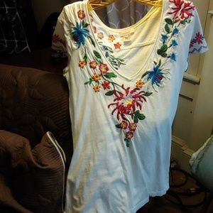 Sundance embroidered tee-shirt.